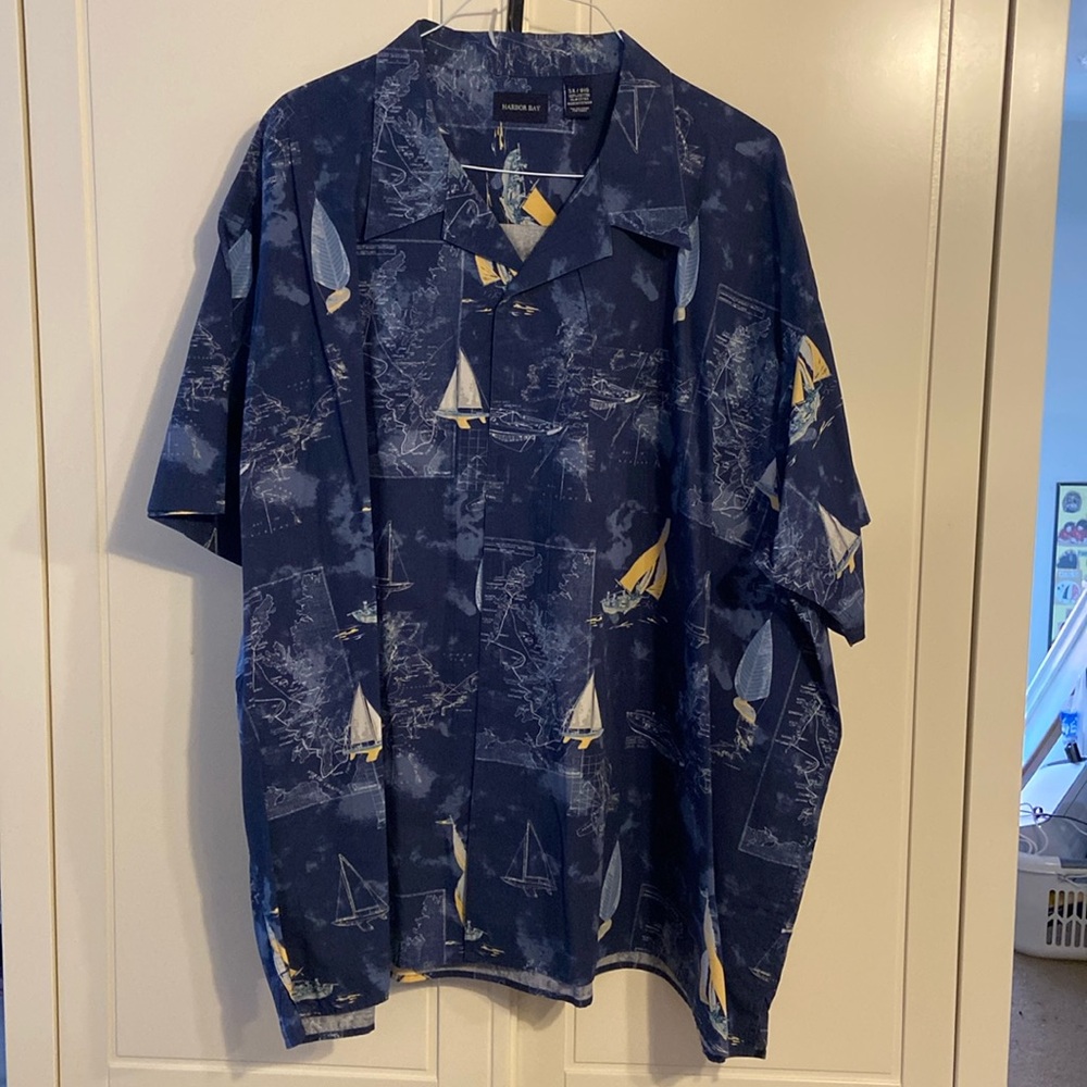 Short sleeve button sailboat shirt